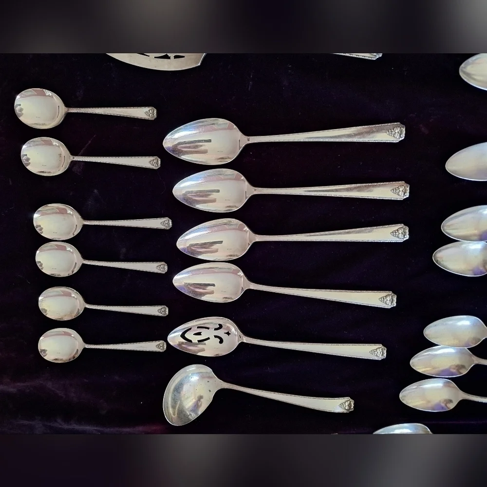 Prestige Silver Dining Flatware Collection with Classic Design Lot 1